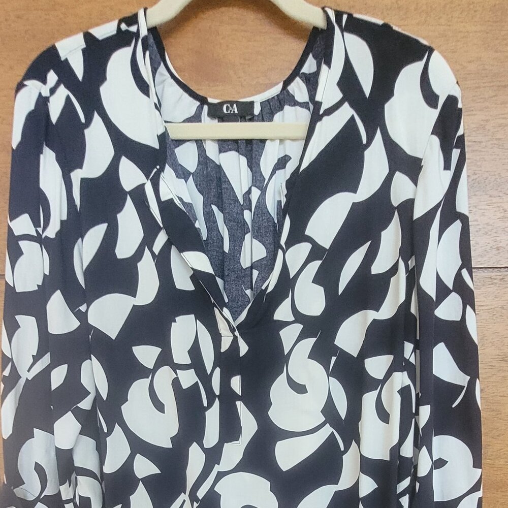 Pretty 100% Viscose blouse. C&A brand from Germany. Size 44 (fits US 14/16) - Picture 2 of 5